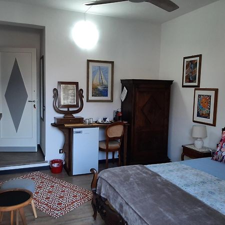 Bed and Breakfast Retro' Beb La Spezia Habitación foto